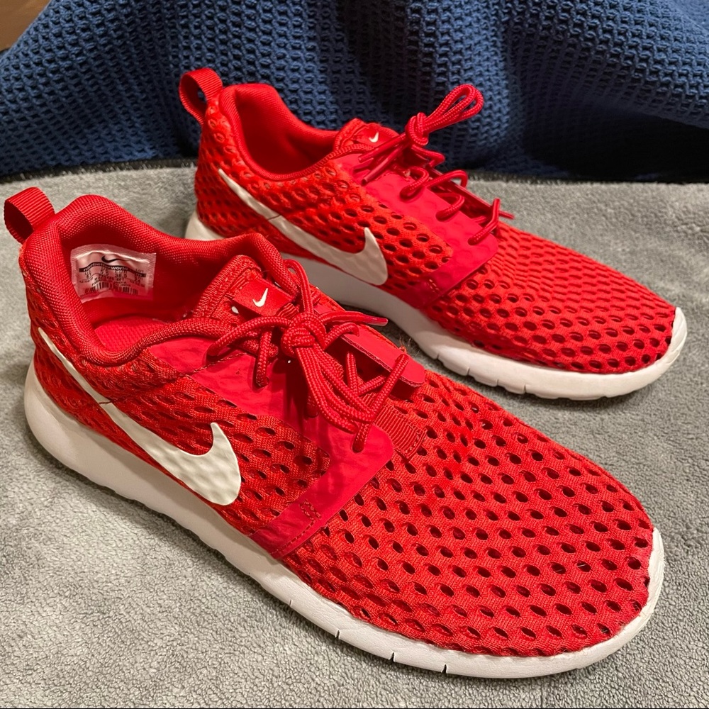 Nike Roshe One :: Size 6 Youth (Women’s 7.5) :: Red/White